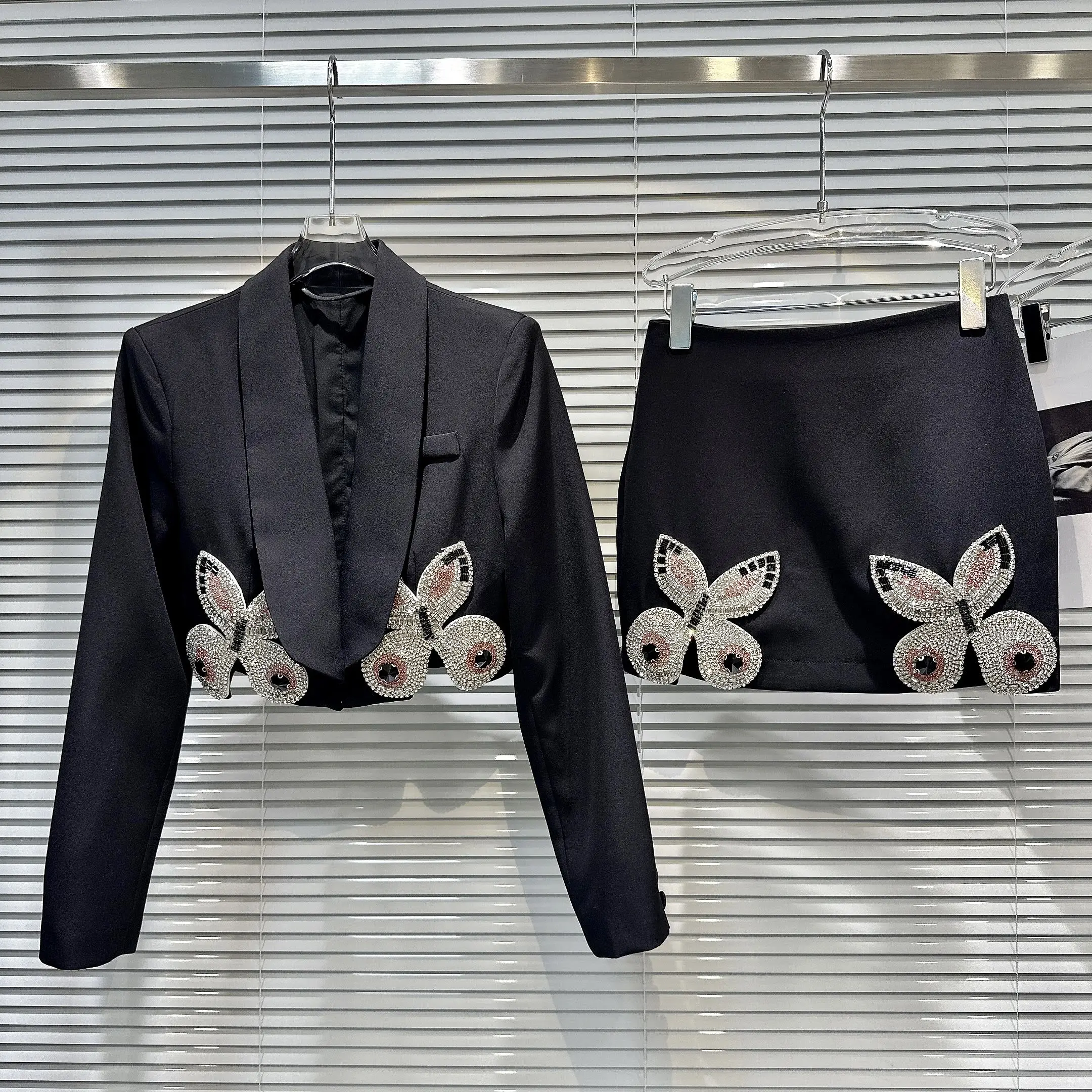 Chic Butterfly Embroidery Diam – Shoulder Pad Set In recenzja i cena